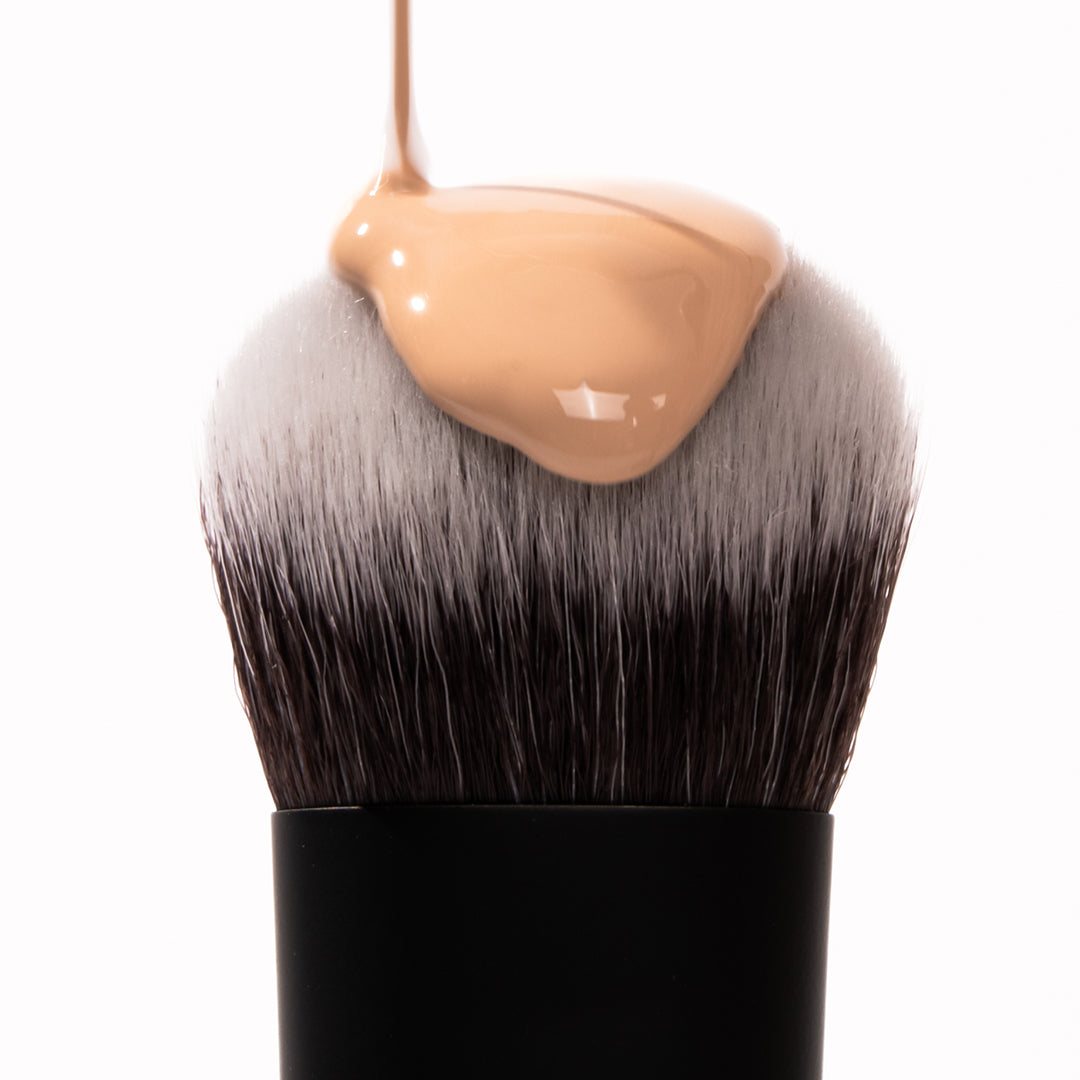 YB16 Skin Perfecting Foundation Luxe Brush