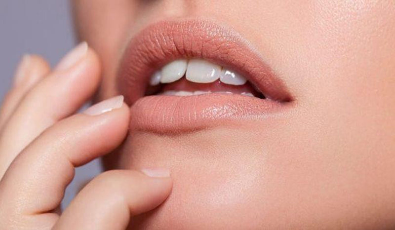 Lip Contouring is Now a Thing